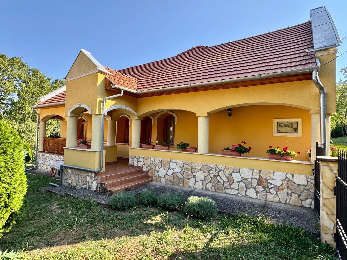 MAĎARSKO - HEJCE SUPER RODINNÝ DOM - PENZIÓN NÁDHERNÉ MIESTO.