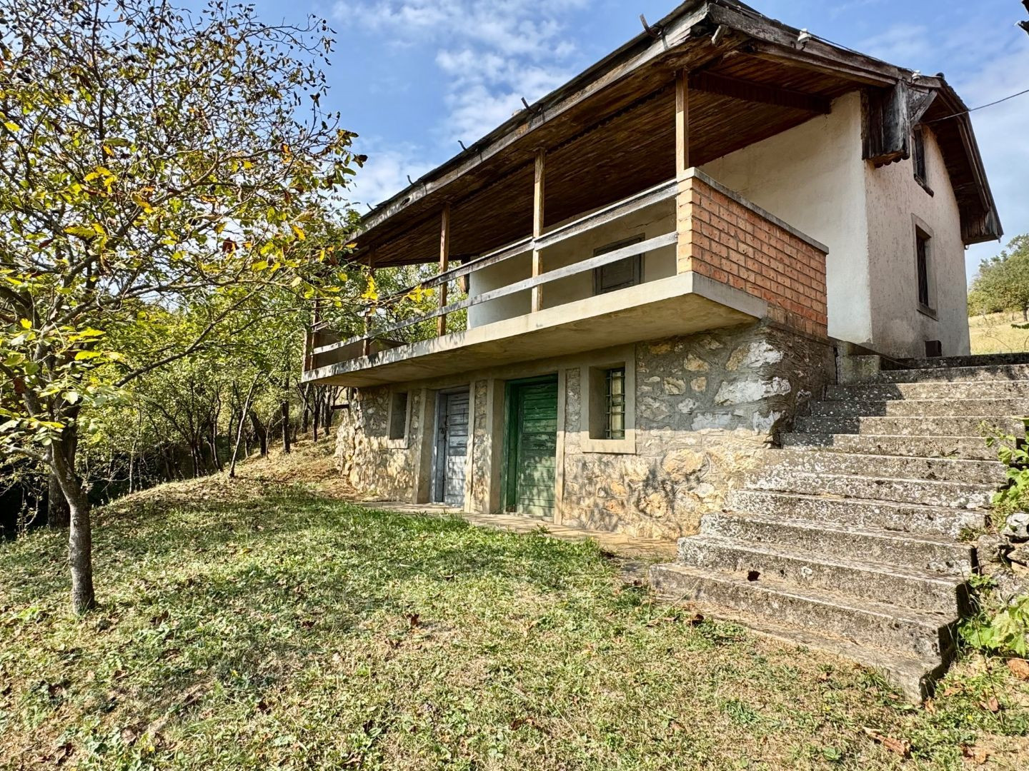 REZERVOVANÉ - MAĎARSKO - BODVASZILAS VINNÁ PIVNICA, CHATA S POZEMKOM 1500 M2.