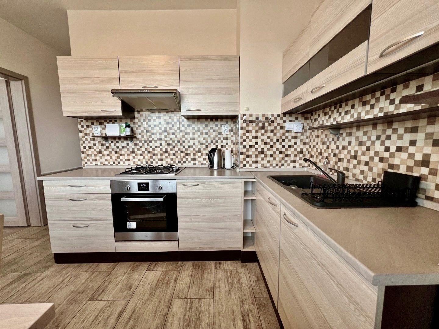 REZERVOVANÉ - FURČA - BIELOCERKEVSKÁ, PEKNÝ 3 IZBOVÝ BYT, LODŽIA.