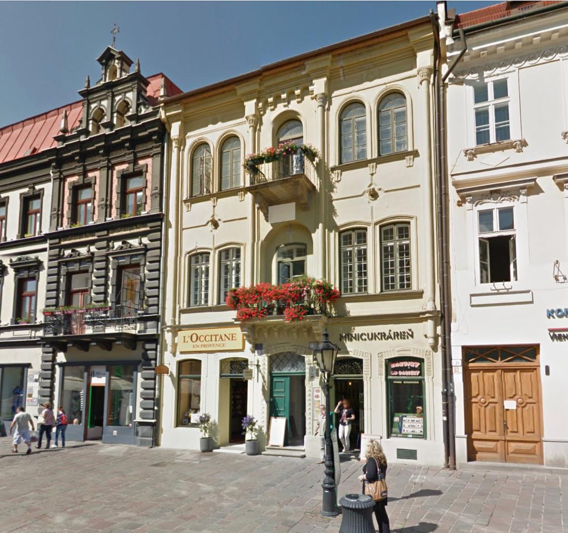 HISTORICKÉ CENTRUM MESTA - HLAVNÁ ULICA PEKNÝ PAVLAČOVÝ BYT 62 M2.