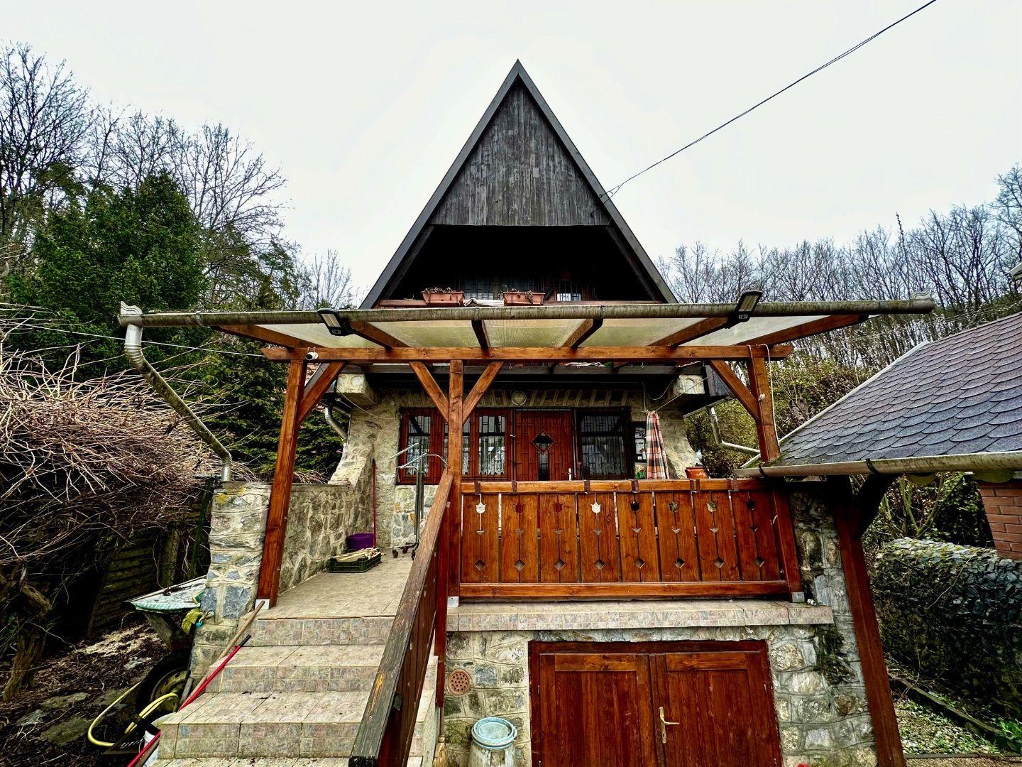 MAĎARSKO - LUXUSNÁ CHATA S ALTÁNKOM A S VÍRIVKOU SUPER LOKALITA.