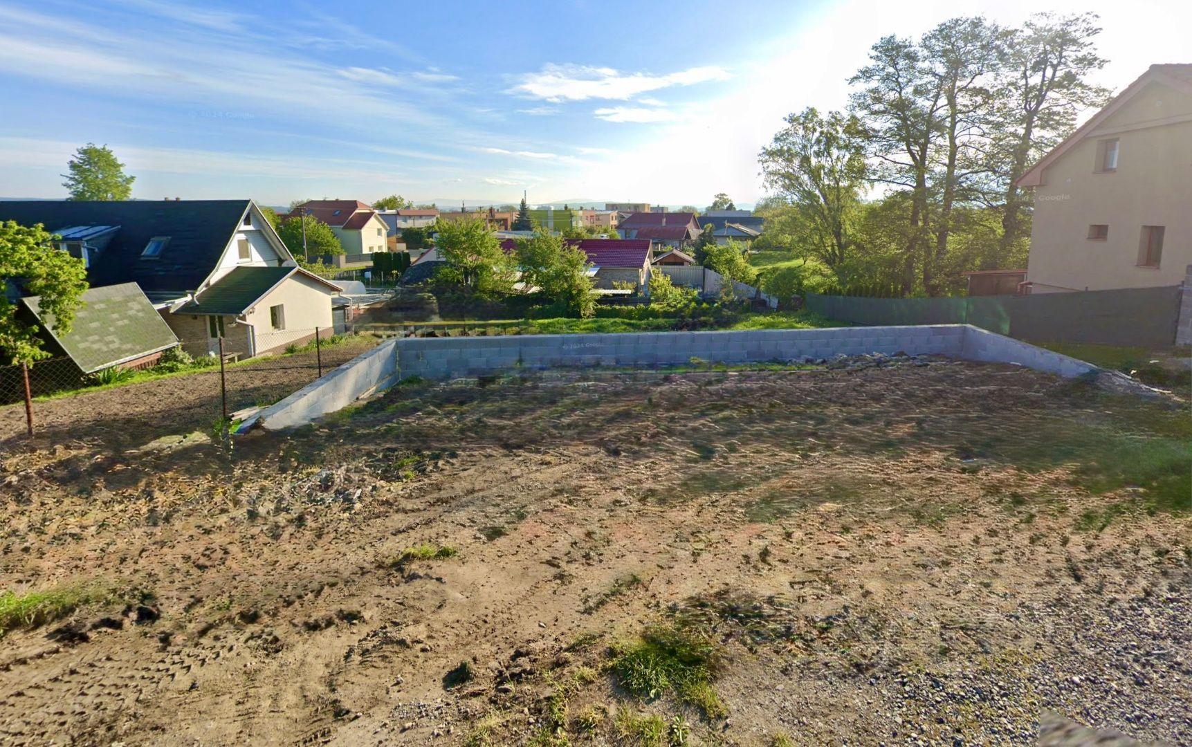 VALALIKY - STAVEBNÝ POZEMOK 799 M2 NA PREDAJ V SUPER LOKALITE