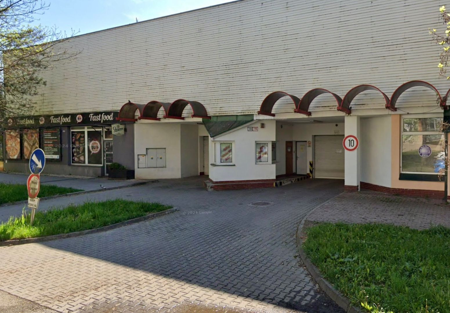 JAZERO - RAKETOVÁ - GARÁŽ V PARKOVACOM DOME.