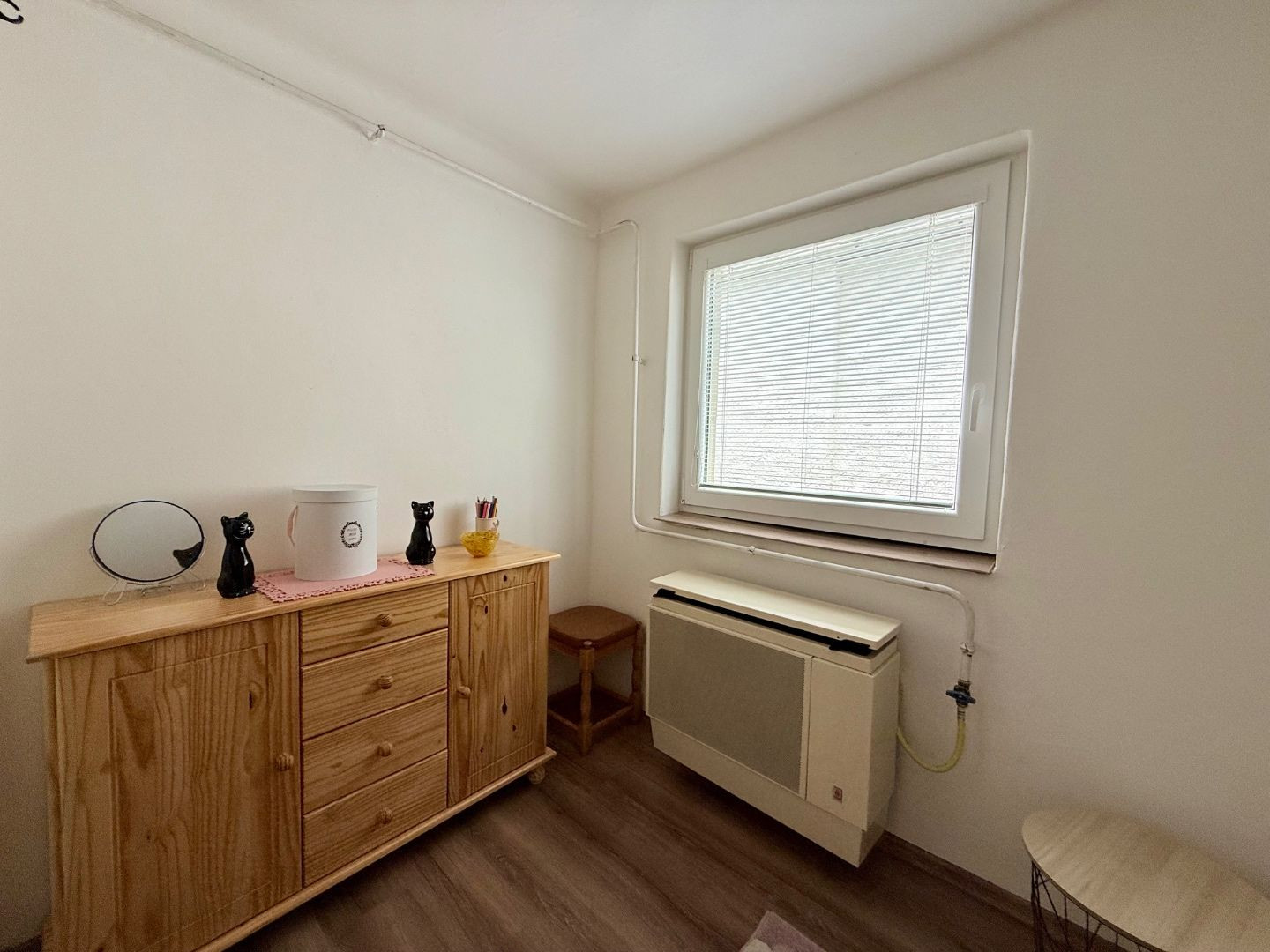 MAĎARSKO - JAZERO RAKACA - POSCHODOVÁ 5 IZBOVÁ CHATA, TERASA, BAZÉN, GARÁŽ.