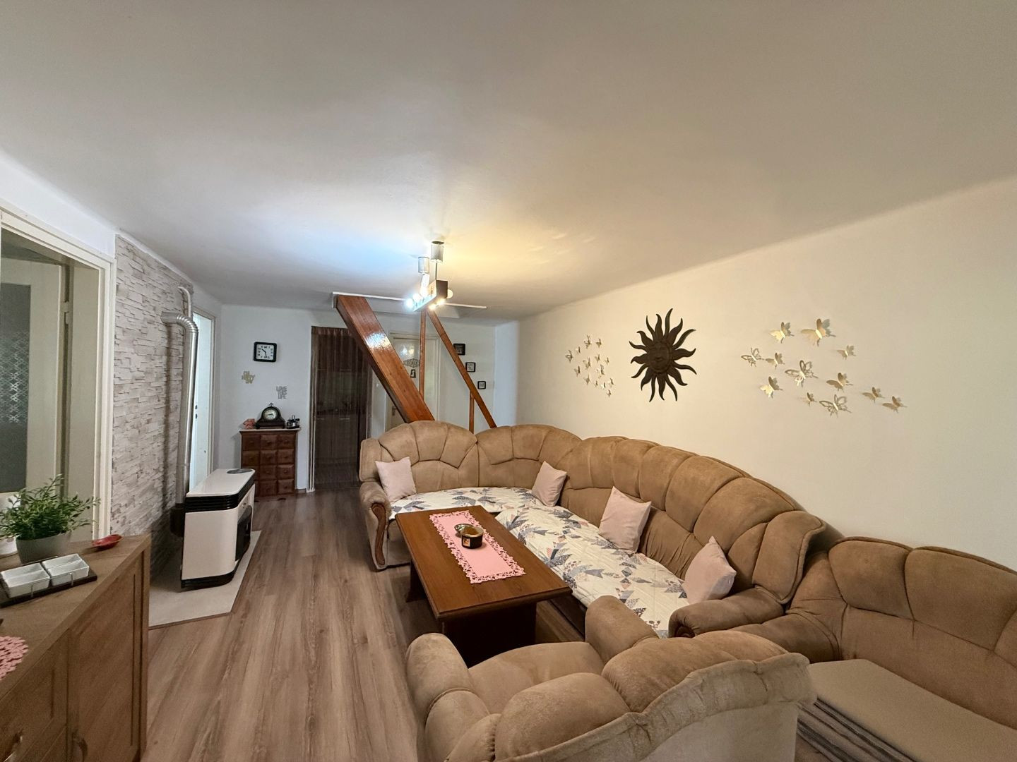 MAĎARSKO - JAZERO RAKACA - POSCHODOVÁ 5 IZBOVÁ CHATA, TERASA, BAZÉN, GARÁŽ.