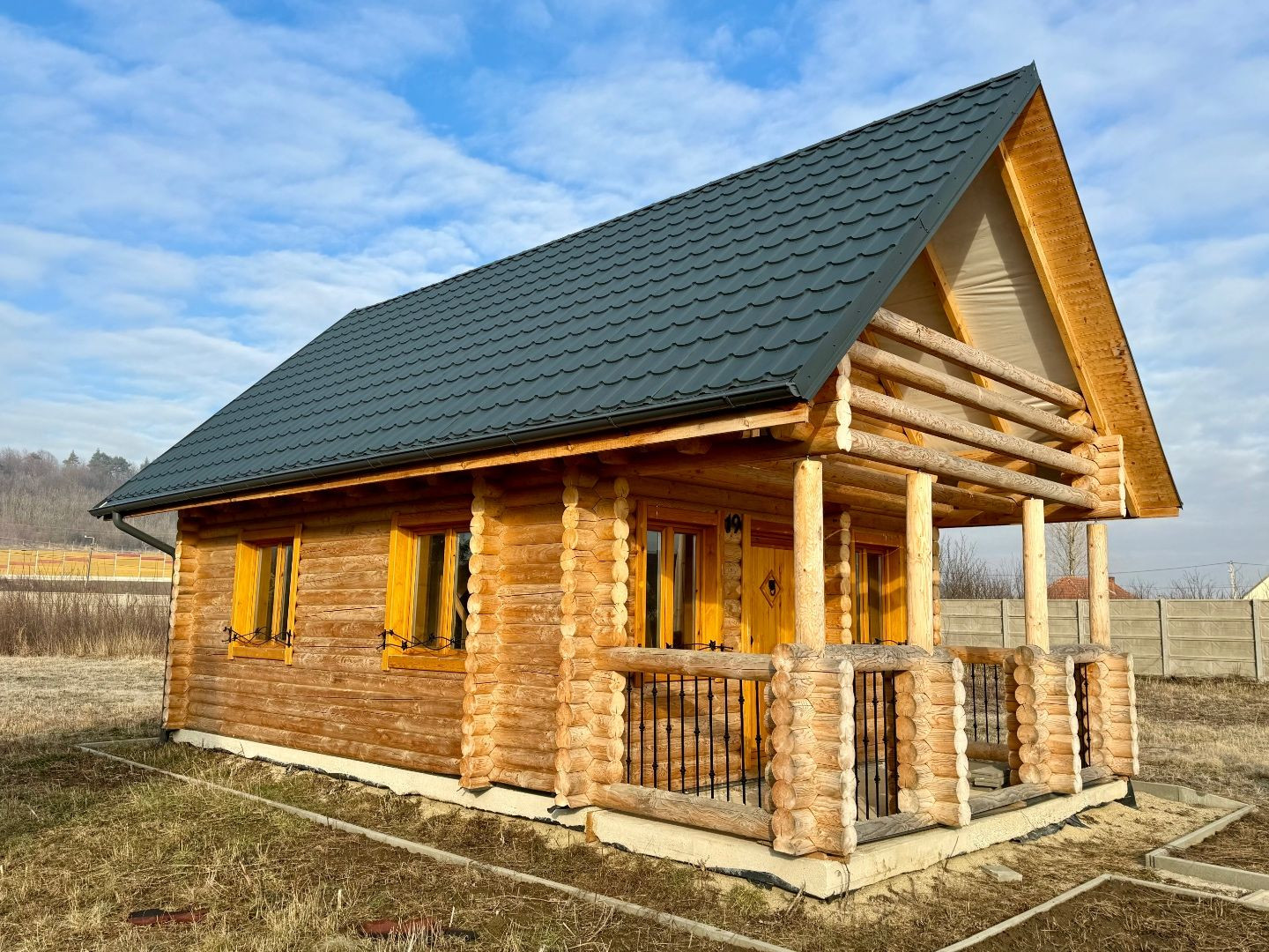 NOVÁ CENA - MAĎARSKO - NOVAJIDRÁNY POSCHODOVÁ ZRUBOVÁ CHATA - NOVOSTAVBA.