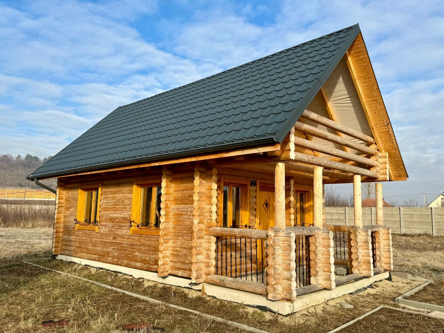 NOVÁ CENA - MAĎARSKO - NOVAJIDRÁNY POSCHODOVÁ ZRUBOVÁ CHATA - NOVOSTAVBA.