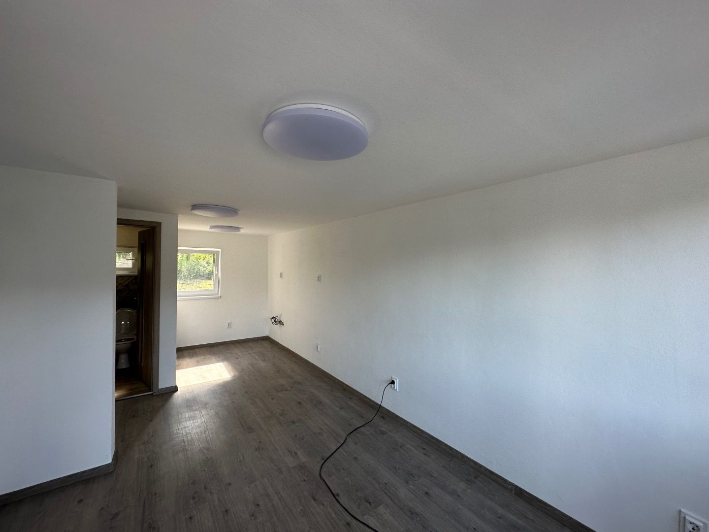 NOVÁ CENA - MAĎARSKO - JAZERO RAKACA - MUROVANÁ CHATA - PRI JAZERE S TERASOU.