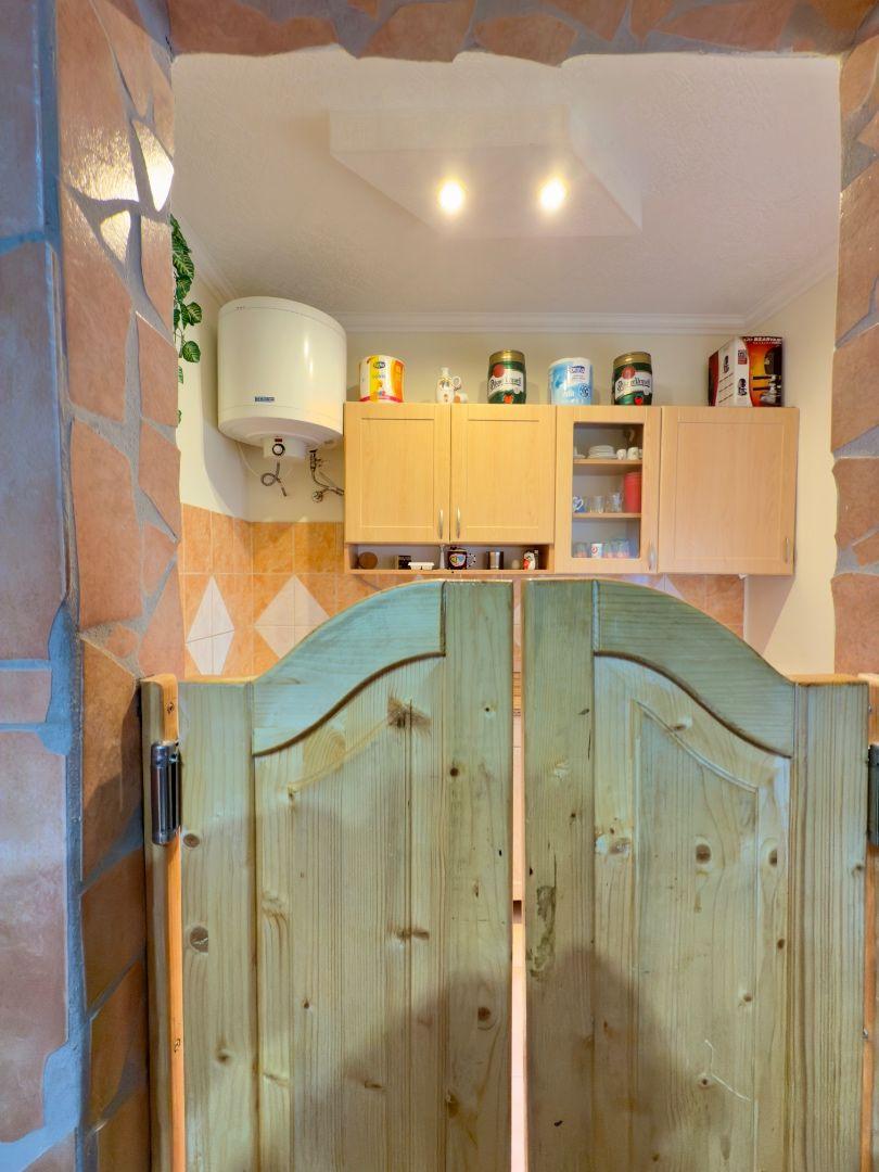 MAĎARSKO - JAZERO RAKACA - POSCHODOVÁ 3 IZBOVÁ CHATA PRI JAZERE S TERASOU.