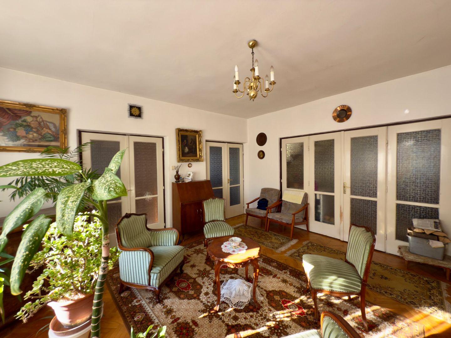 MAĎARSKO - GONC 6 IZBOVÝ POSCHODOVÝ RD S TERASOU, PIVNICOU, GARÁŽ, POZEMOK 1661 M2.