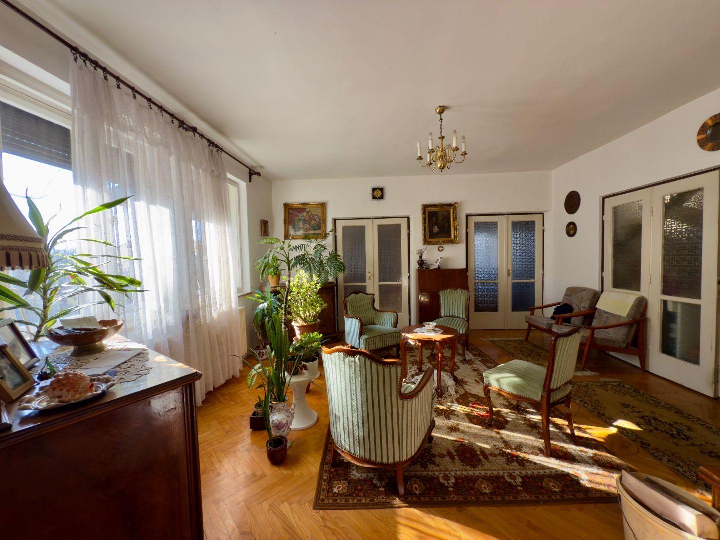 MAĎARSKO - GONC 6 IZBOVÝ POSCHODOVÝ RD S TERASOU, PIVNICOU, GARÁŽ, POZEMOK 1661 M2.