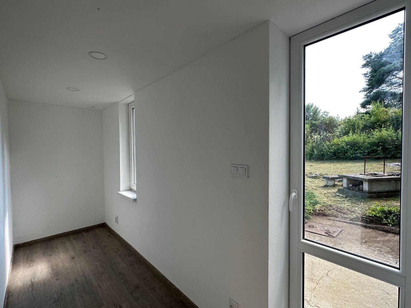 NOVÁ CENA - MAĎARSKO - JAZERO RAKACA - MUROVANÁ CHATA - PRI JAZERE S TERASOU.