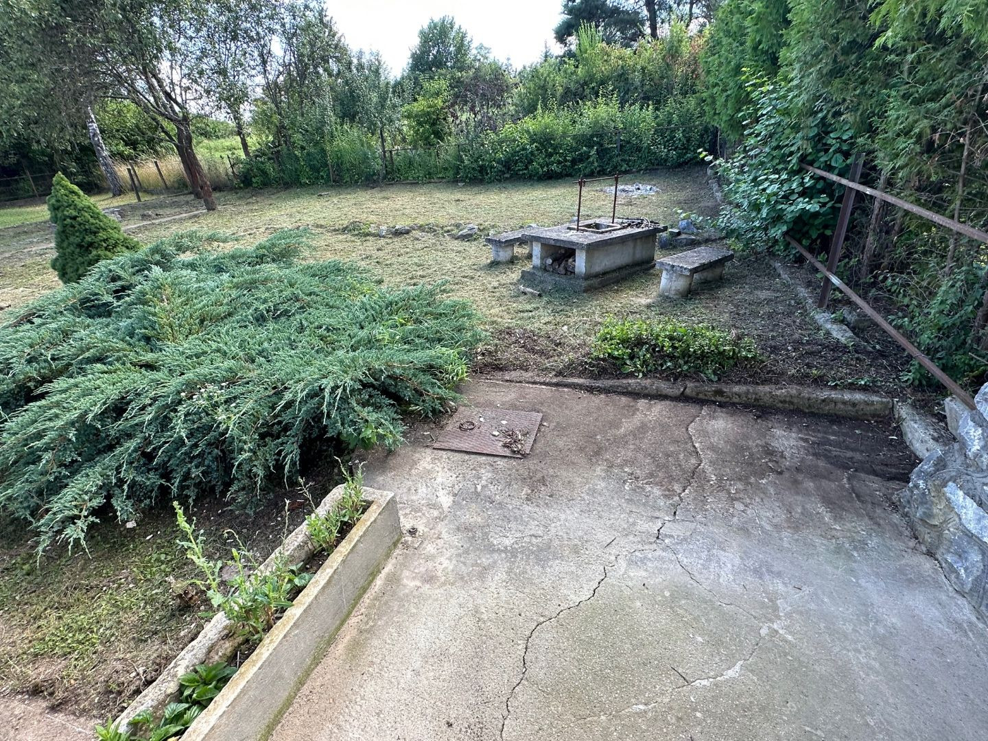 NOVÁ CENA - MAĎARSKO - JAZERO RAKACA - MUROVANÁ CHATA - PRI JAZERE S TERASOU.