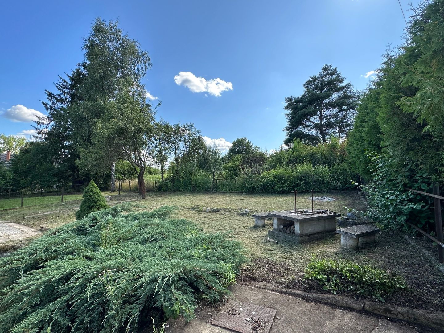 NOVÁ CENA - MAĎARSKO - JAZERO RAKACA - MUROVANÁ CHATA - PRI JAZERE S TERASOU.