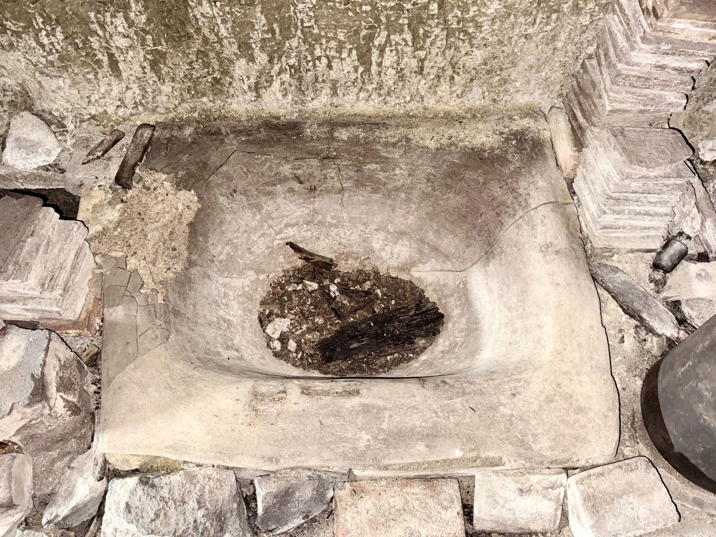 MAĎARSKO - SAJÓKERSZTÚR 2 X VINNÁ PIVNICA 50M2.