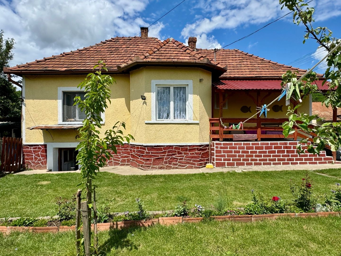 MAĎARSKO - SZENDRO -  ZNÍŽENÁ CENA 2 IZBOVÝ RODINNÝ DOM NA TICHEJ ULICI S DOBRÝMI SUSEDMI