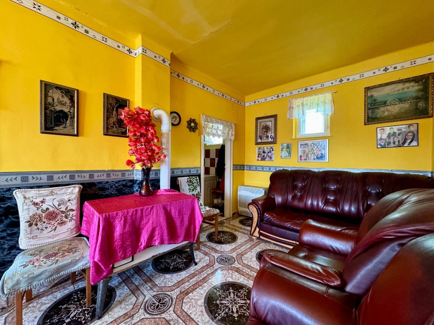 MAĎARSKO - SZENDRO -  ZNÍŽENÁ CENA 2 IZBOVÝ RODINNÝ DOM NA TICHEJ ULICI S DOBRÝMI SUSEDMI