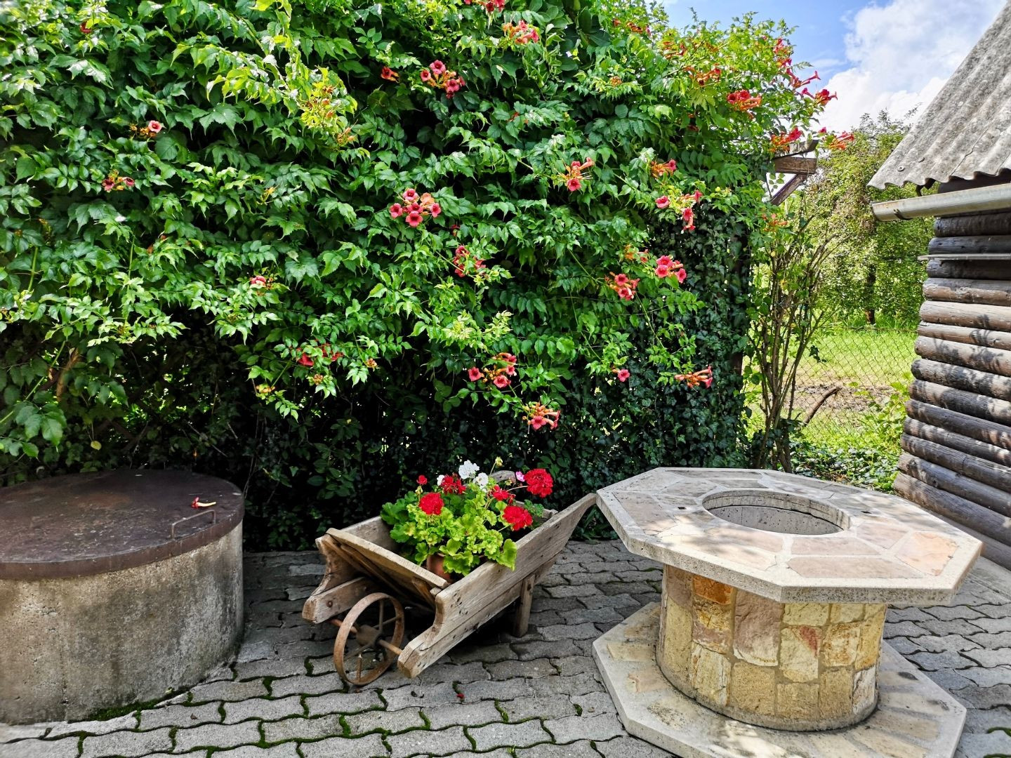 MAĎARSKO - PRI MISKOLCI - 3 IZBOVÁ POSCHODOVÁ CHATA 60 M2, TOP LOKALITA