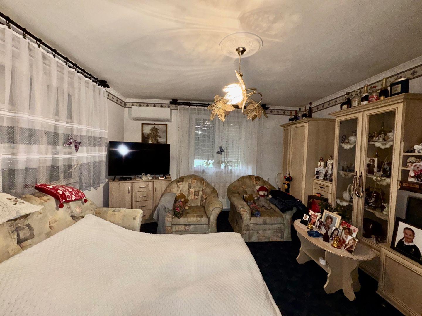 MAĎARSKO - MÁRTONYI - PEKNÝ 4 IZBOVÝ RD V KRÁSNEJ LOKALITE BLÍZKO JAZERA RAKACA.