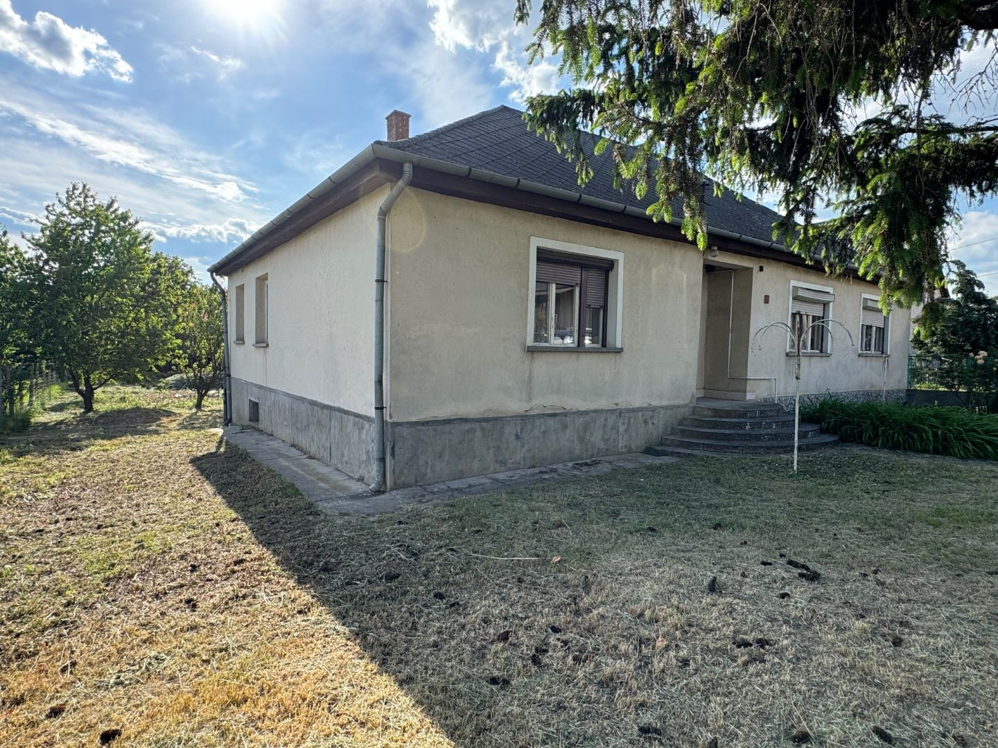 MAĎARSKO - FORRÓ / ENCS - ABÚJDEVECSER  - 5 IZBOVÝ DVOJDOM IHNEĎ OBÝVATEĽNÝ