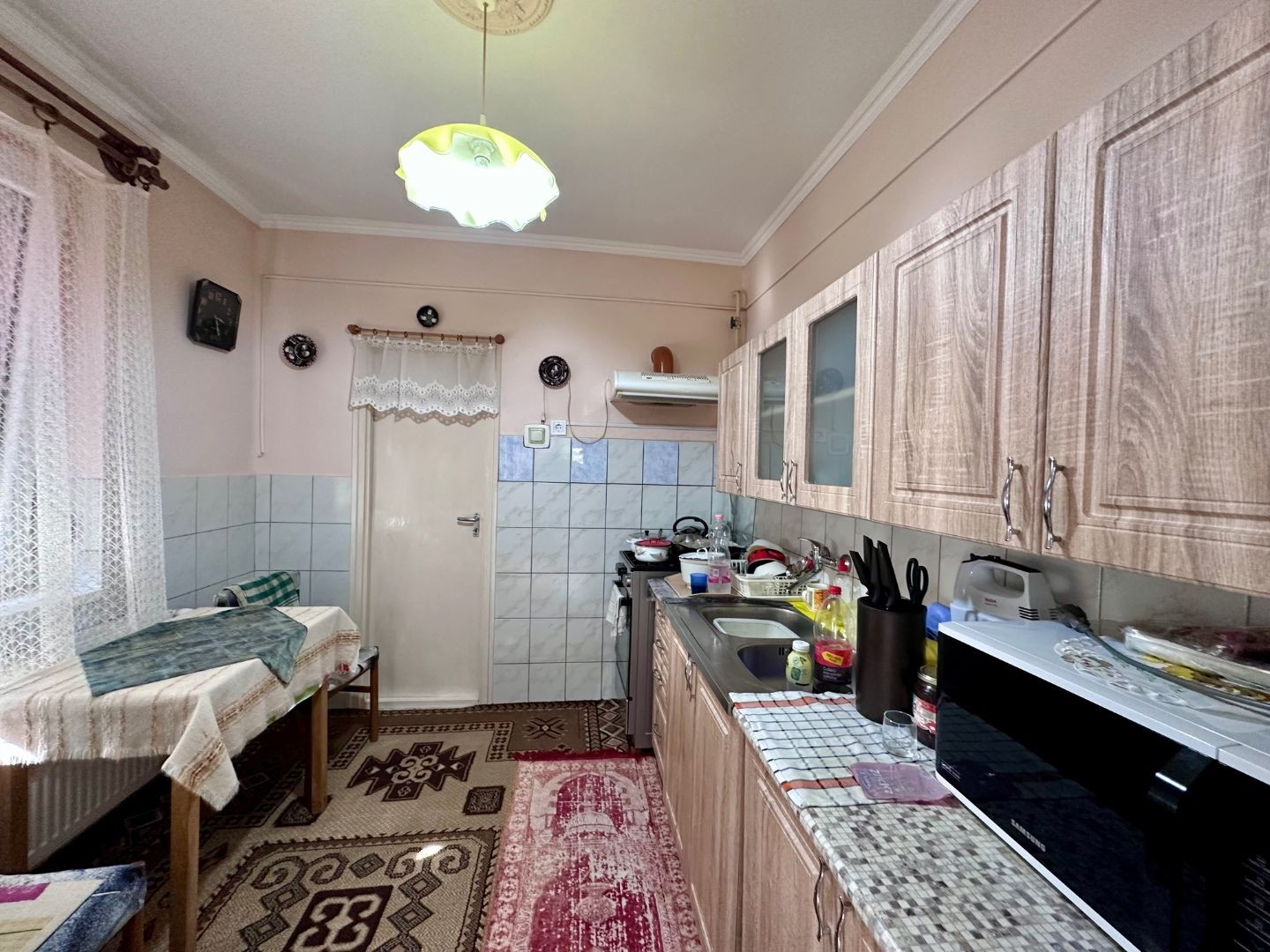 MAĎARSKO - SZENDRO  4 IZBOVÝ RODINNÝ DOM NA KĽUDNOM MIESTE