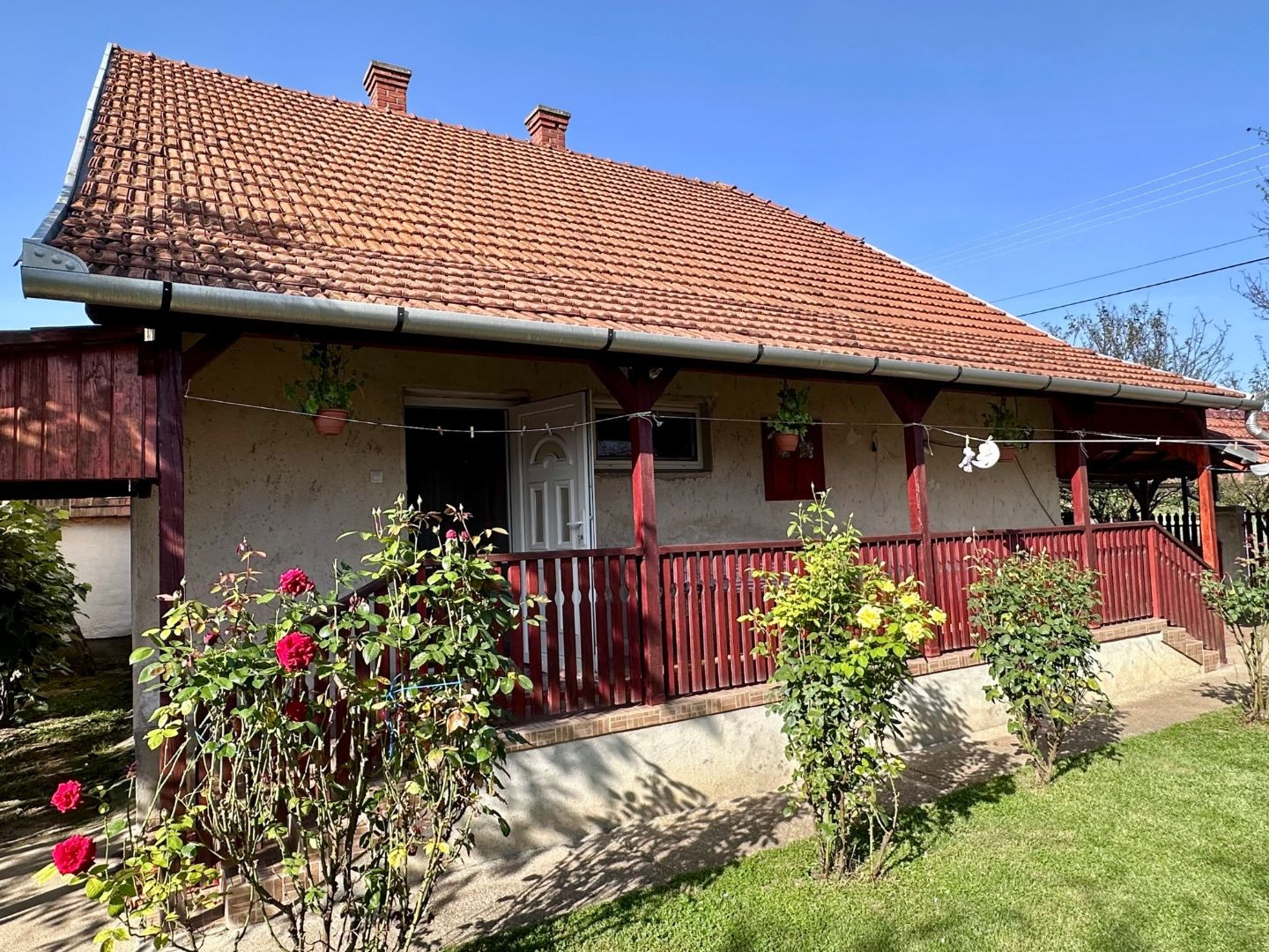 MAĎARSKO - SZENDRO  4 IZBOVÝ RODINNÝ DOM NA KĽUDNOM MIESTE