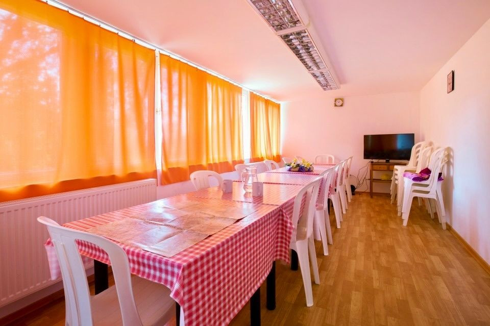 NOVÁ CENA - MAĎARSKO - HOLLÓHÁZA OBYTNÝ UBYTOVACÍ KOMPLEX PRE 60 ĽUDÍ