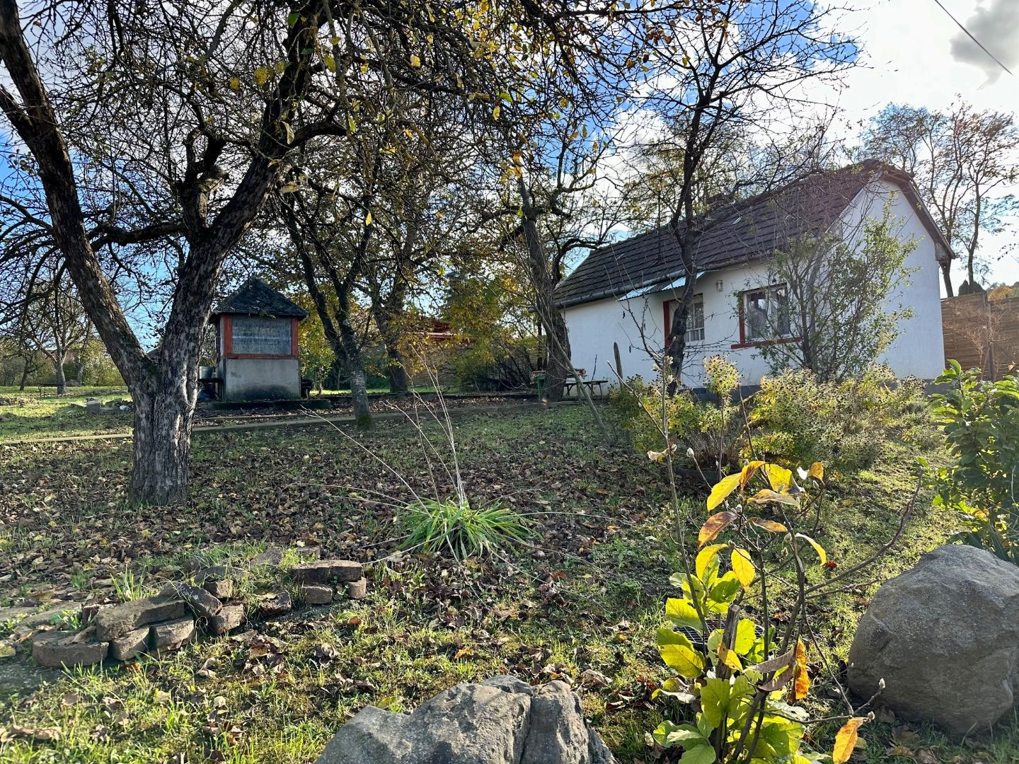 MAĎARSKO - TORNASZENTANDRÁS - PEKNÝ 3 IZBOVÝ DOM, LETNÁ KUCHYŇA.