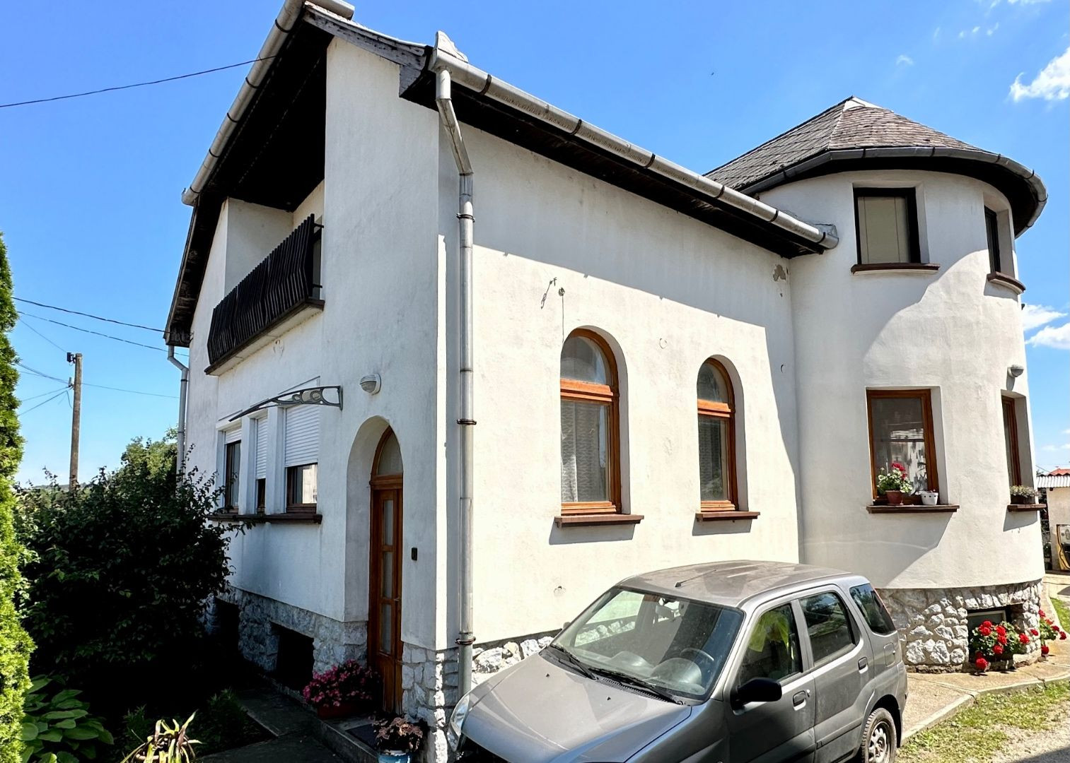 MAĎARSKO - SZENDRO PEKNÝ 5 IZBOVÝ RODINNÝ DOM S 2 BYTOVÝMI JEDNOTKAMI, S TERASOU A GARÁŽOU