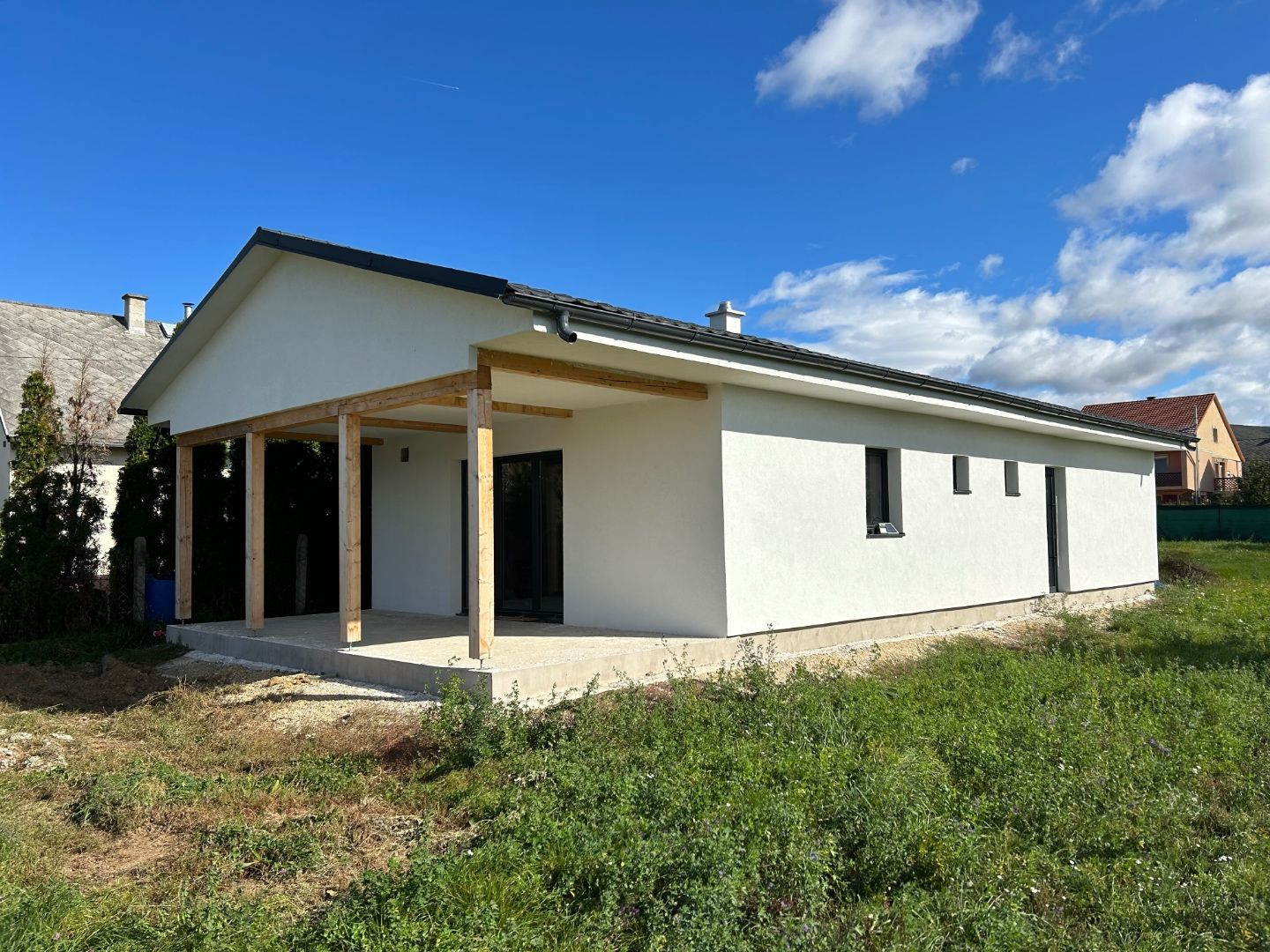 MAĎARSKO - GONC NOVOSTAVBA 4 IZBOVÉHO RD 100 M2, POZEMOK 852 M2