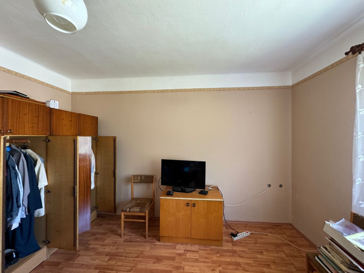 MAĎARSKO - MÉRA  5 IZBOVÝ POSCHODOVÝ RODINNÝ DOM S VEĽKÝM POZEMKOM 1080 M2.