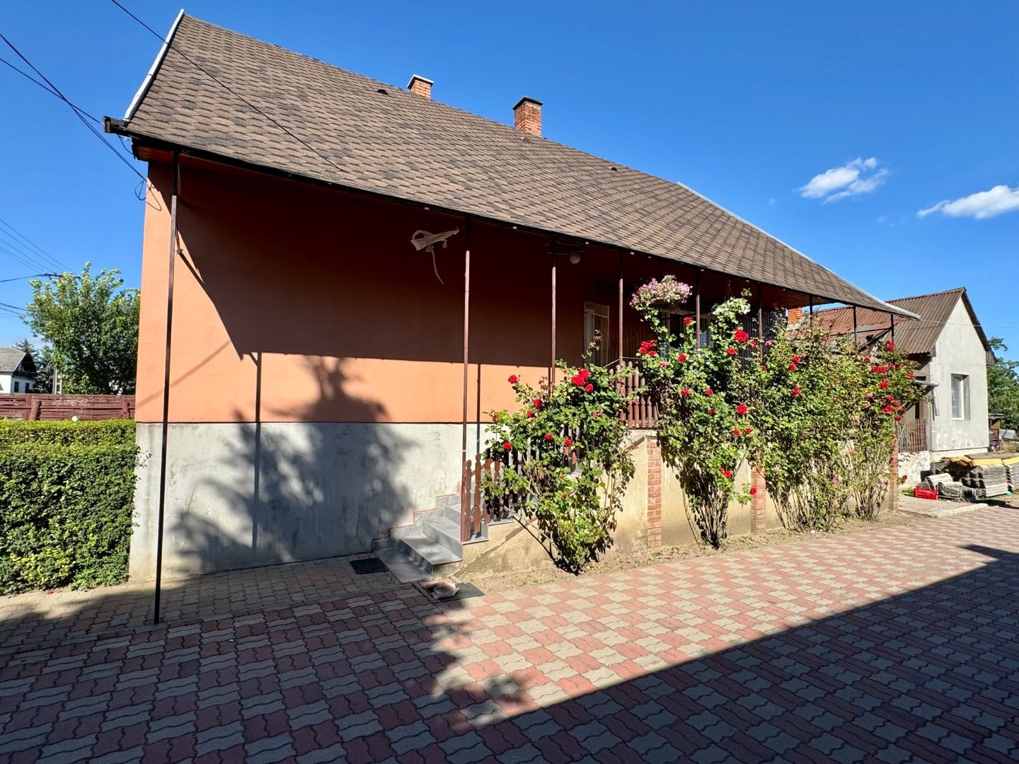 MAĎARSKO - ENCS  5 IZBOVÝ POSCHODOVÝ DOM + 2 IZBOVÝ DOM, ZÁHRADA.