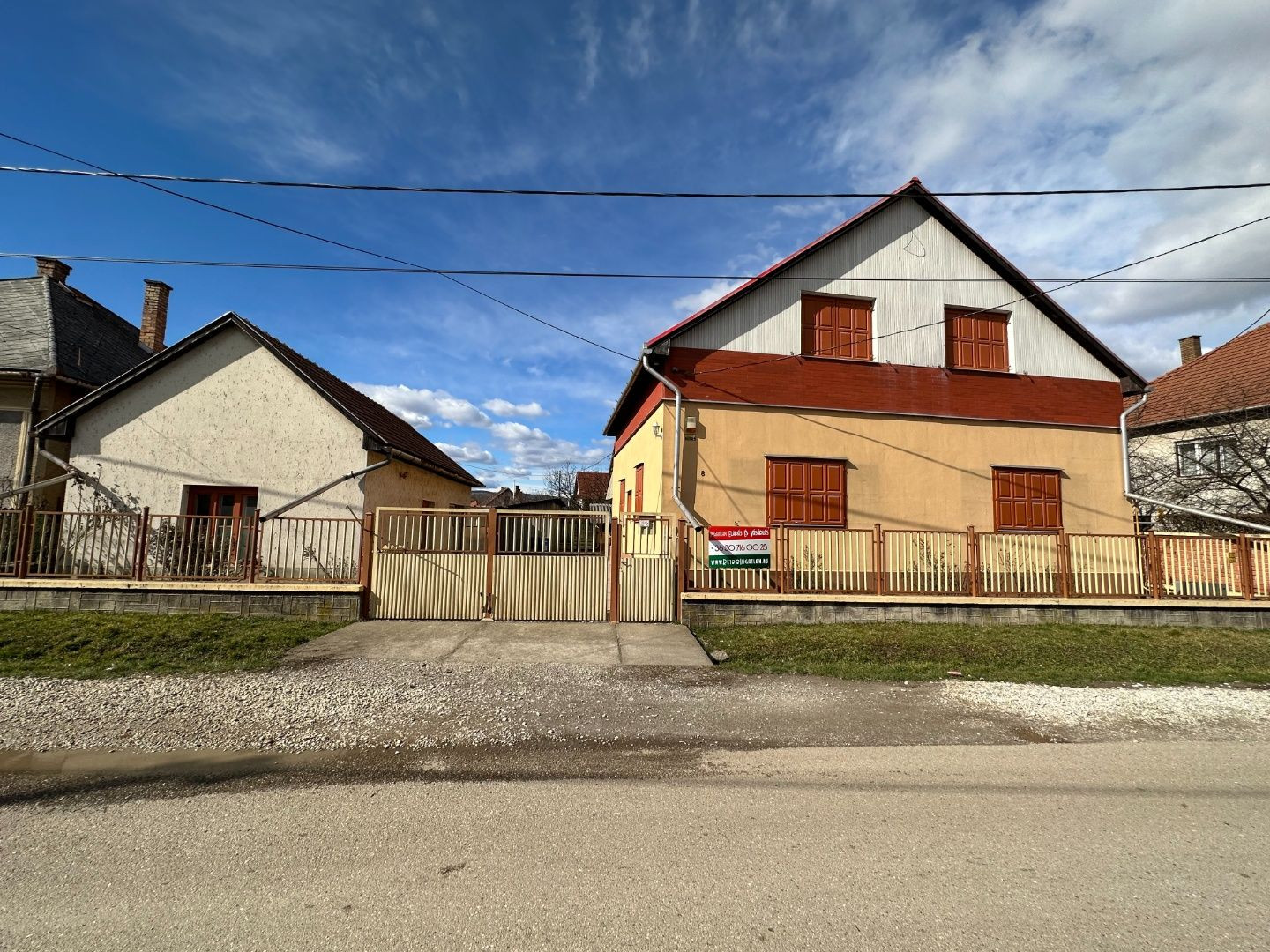 MAĎARSKO - SZENDRO PEKNÝ 6 IZBOVÝ RODINNÝ DOM S VEDĽAJŠÍMI HOSPODÁRSKYMI BUDOVAMI