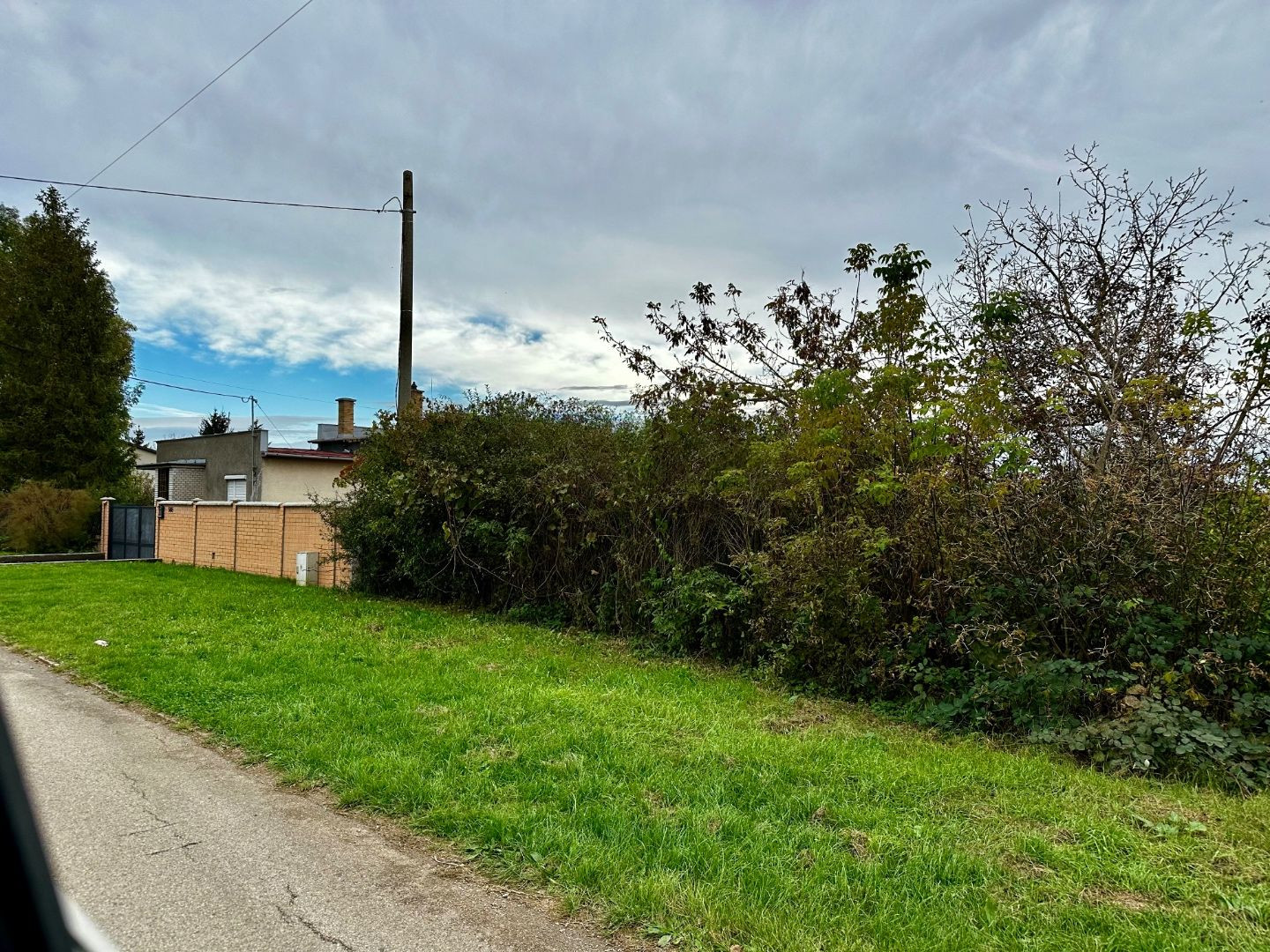 DRIENOVEC - STAVEBNÝ POZEMOK 1.000 M2 NA KĽUDNOM MIESTE V LOKALITE NOVÝCH RD.