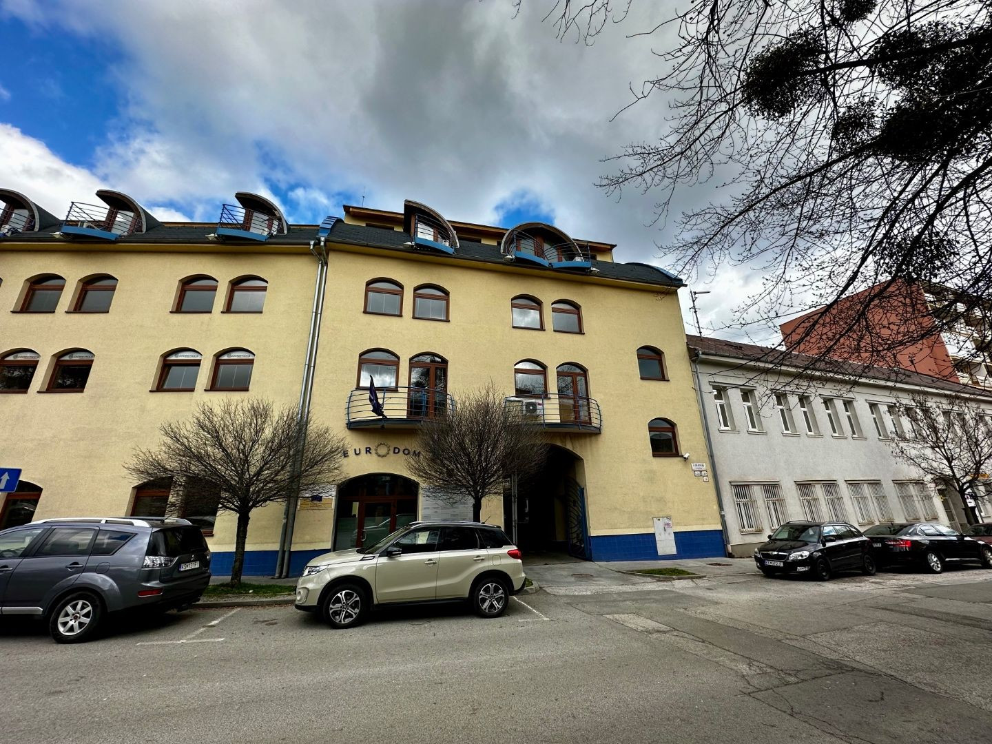 KOŠICE - NA PRENÁJOM KANCELÁRSKE PRIESTORY NA FLORIÁNSKEJ ULICI V BUDOVE EURODOM