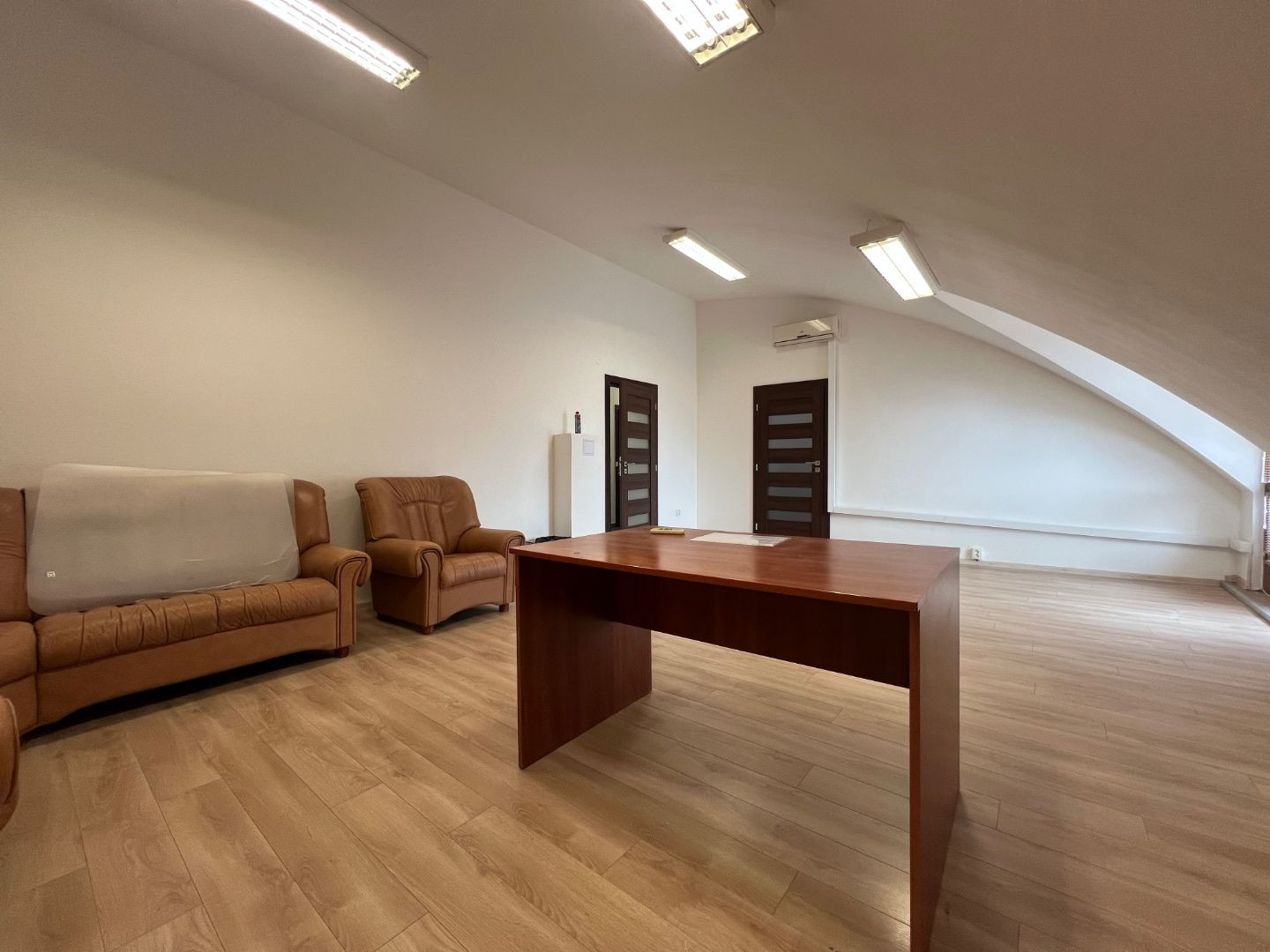 KOŠICE - NA PRENÁJOM KANCELÁRSKE PRIESTORY NA FLORIÁNSKEJ ULICI V BUDOVE EURODOM