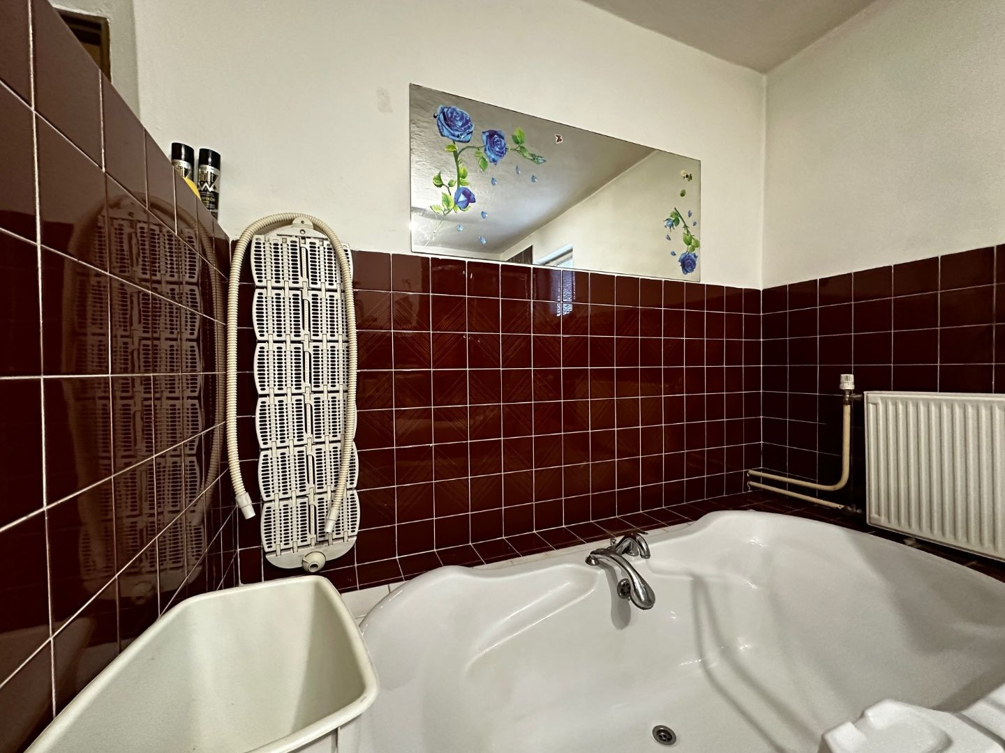 NOVÁ CENA! KOŠICE - KRÁSNA - VÝBORNÁ LOKALITA - DVOJGENERAČNÝ RD + GAZDOVSKÝ RD, POZEMOK 1.005 M2.