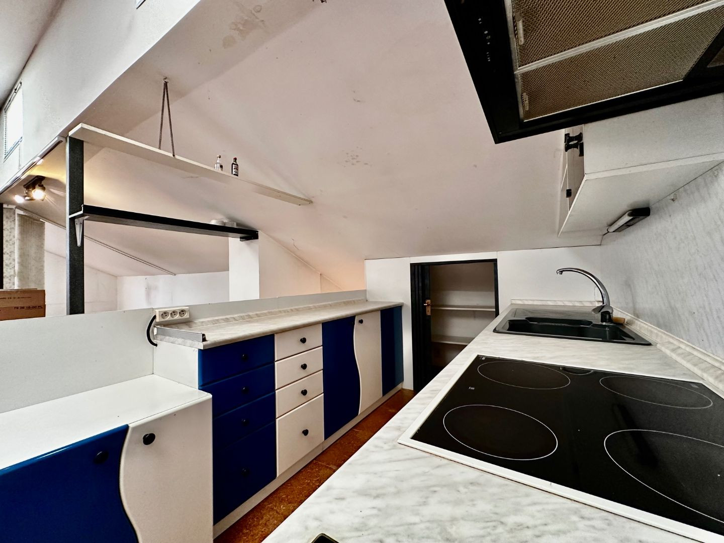 NOVÁ CENA! KOŠICE - KRÁSNA - VÝBORNÁ LOKALITA - DVOJGENERAČNÝ RD + GAZDOVSKÝ RD, POZEMOK 1.005 M2.