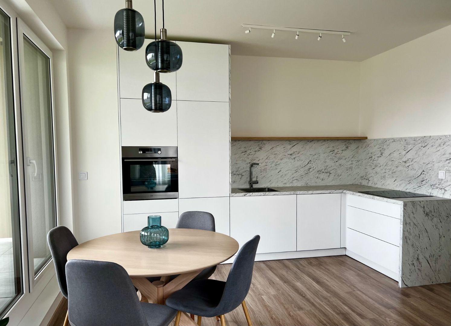 SEVER - ALBELLI - NOVOSTAVBA 2 IZBOVÝ KOMPLETNE ZARIADENÝ TEHLOVÝ BYT.