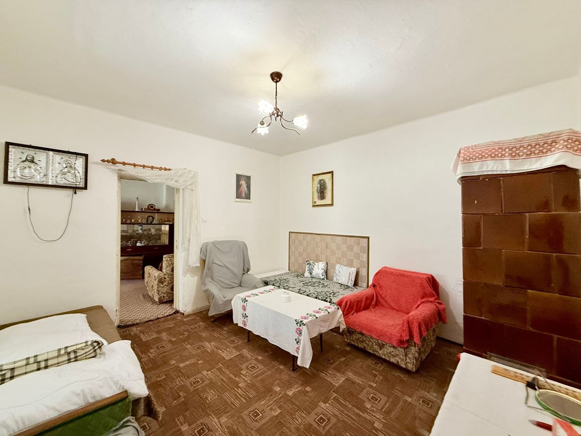 BUKOVEC - 4 IZBOVÝ RD V DOBROM STAVE POZEMOK 1.104 M2