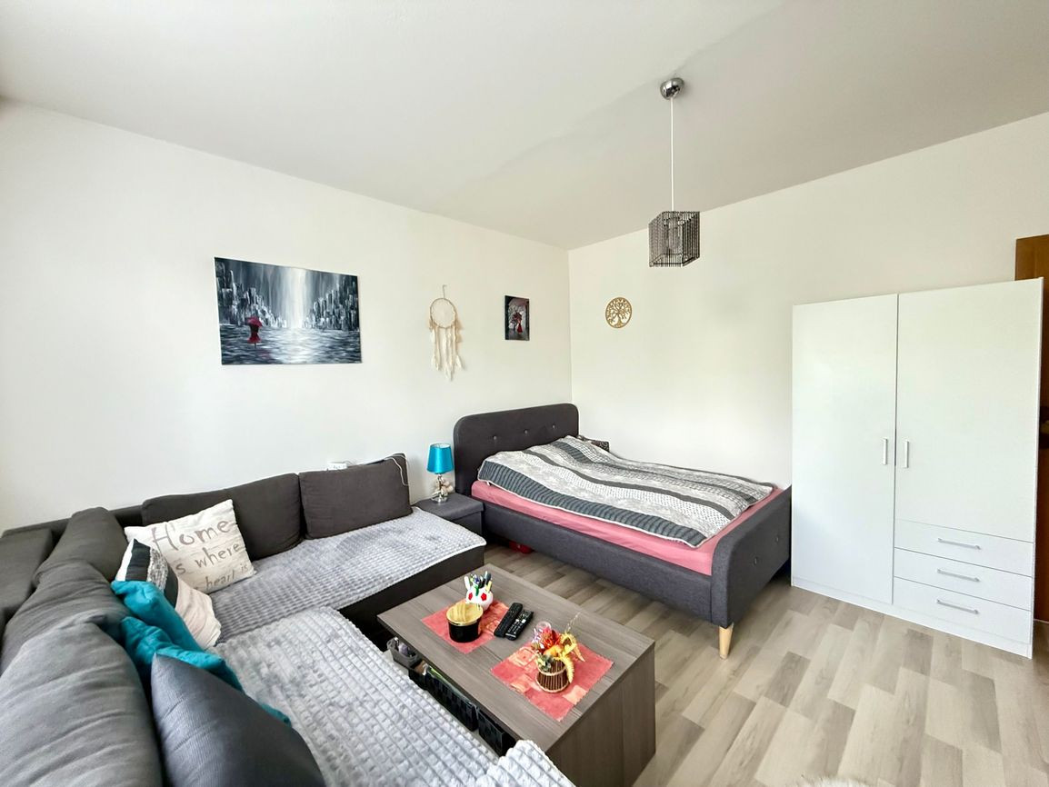 REZERVOVANÉ - KVP - BAUEROVA 2 IZBOVÝ BYT 51 M2, MUROVANÉ JADRO, PLASTOVÉ OKNÁ, LODŽIA.