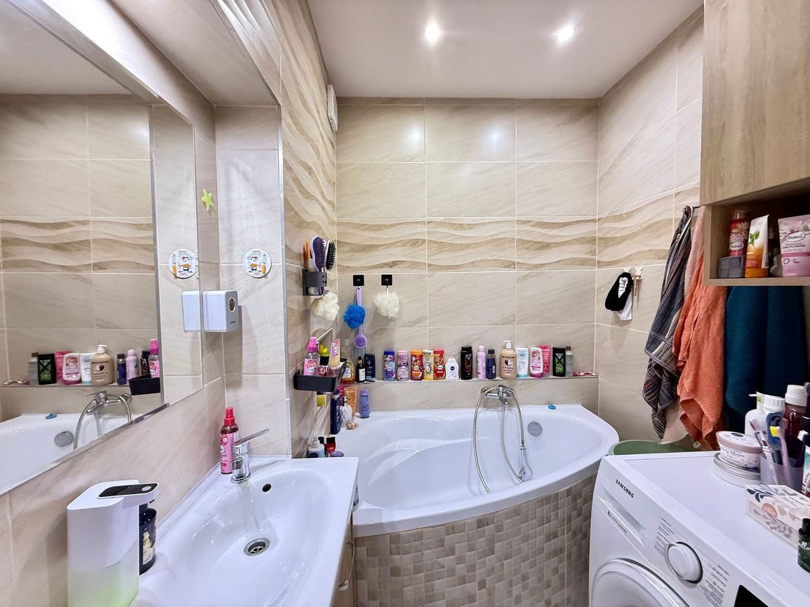 REZERVOVANÉ - KVP - BAUEROVA 2 IZBOVÝ BYT 51 M2, MUROVANÉ JADRO, PLASTOVÉ OKNÁ, LODŽIA.