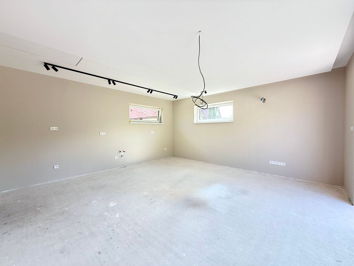 JANOVÍK NOVOSTAVBA 3 IZBOVÝ RD, TERASA, PIVNICA