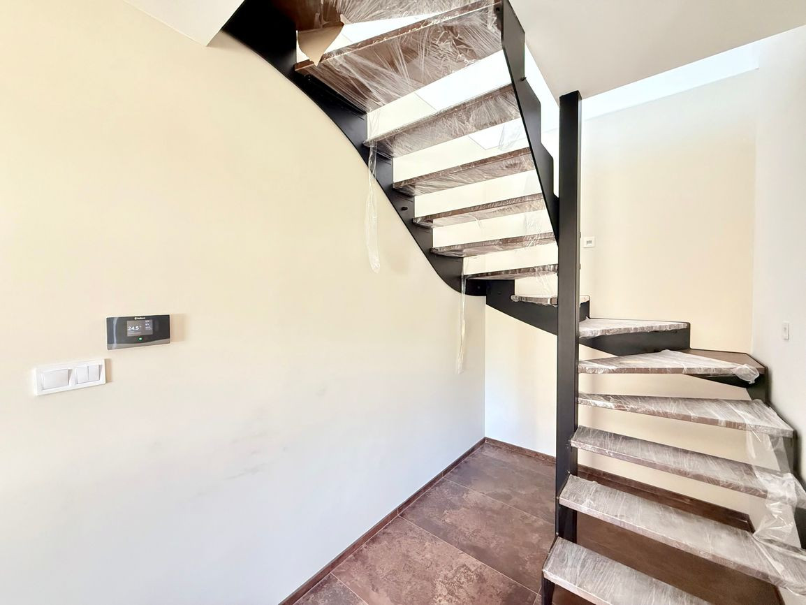 JANOVÍK NOVOSTAVBA 3 IZBOVÝ RD, TERASA, PIVNICA