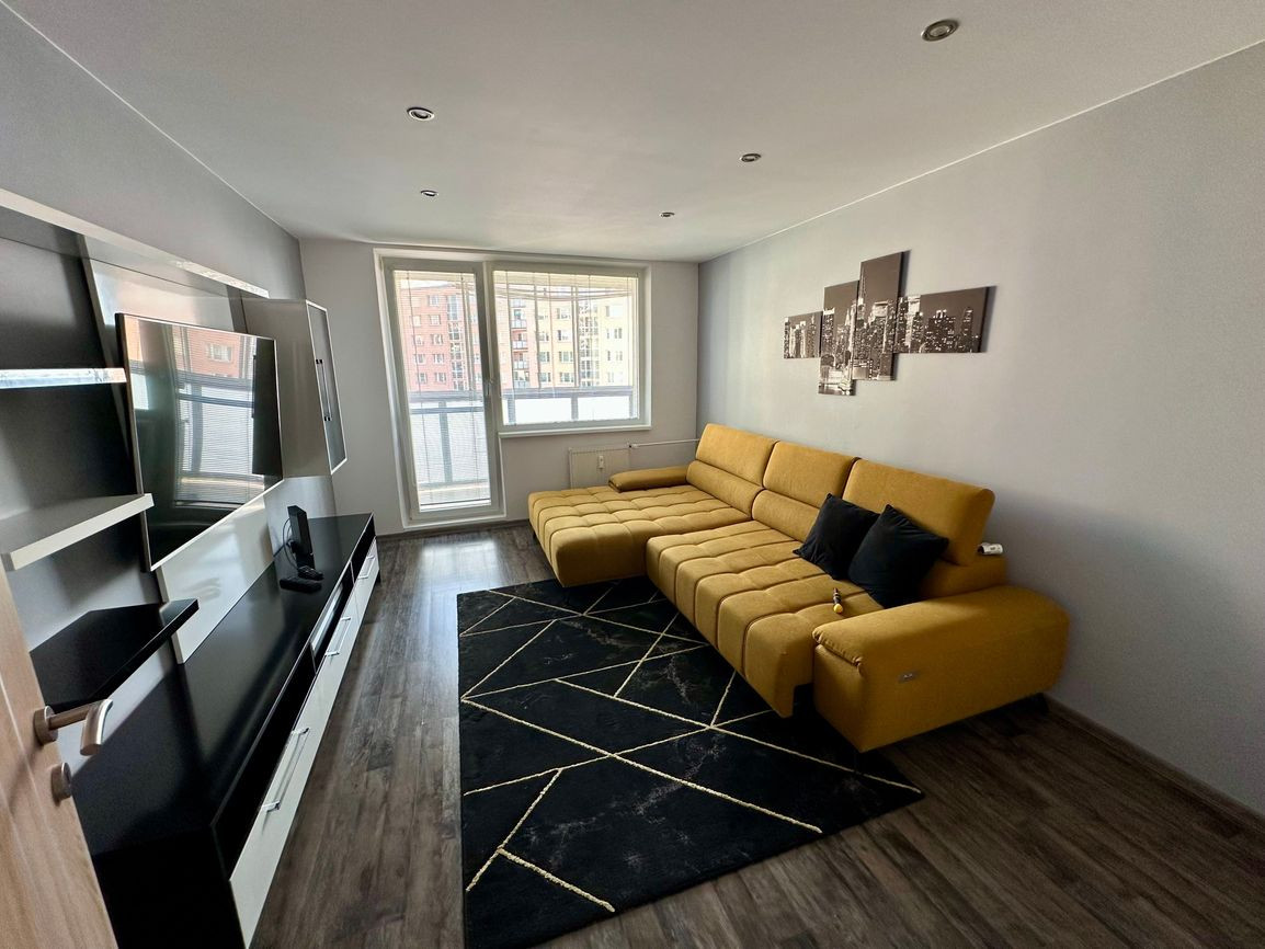 FURČA - KPT. JAROŠA PEKNÝ 2 IZBOVÝ BYT 58 M2, LODŽIA, PO REKONŠTRUKCII ZARIADENÝ.