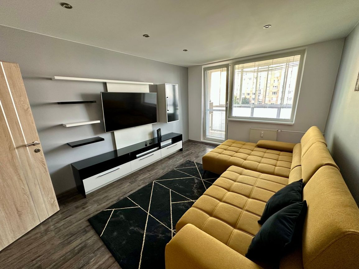 FURČA - KPT. JAROŠA PEKNÝ 2 IZBOVÝ BYT 58 M2, LODŽIA, PO REKONŠTRUKCII ZARIADENÝ.