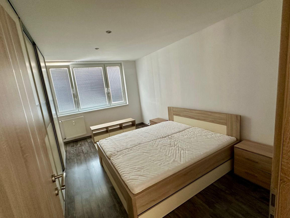 FURČA - KPT. JAROŠA PEKNÝ 2 IZBOVÝ BYT 58 M2, LODŽIA, PO REKONŠTRUKCII ZARIADENÝ.