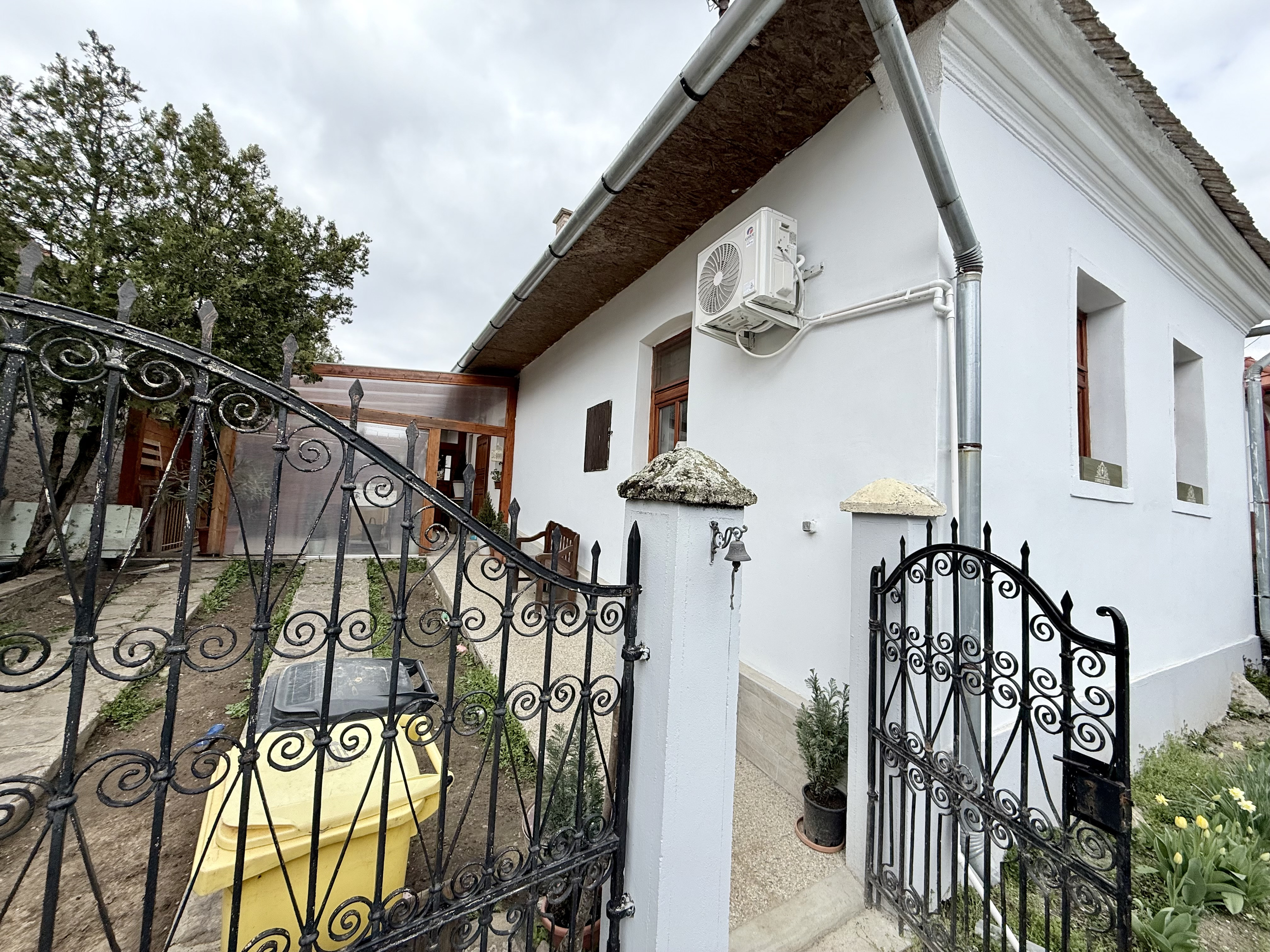 MAĎARSKO - HEJCE PEKNÝ 3 IZBOVÝ RODINNÝ DOM NA VEĽKOM POZEMKU