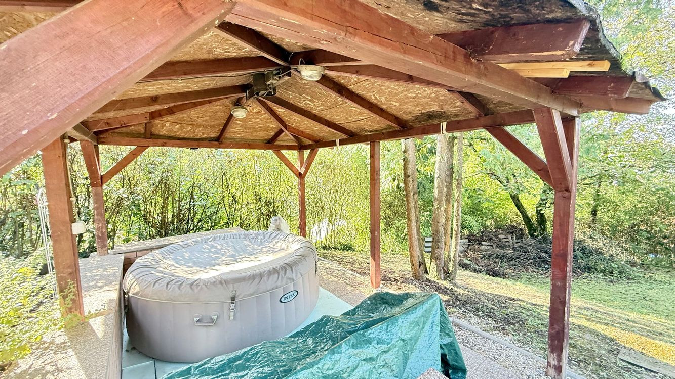 MAĎARSKO - JAZERO RAKACA - 4 IZBOVÁ CHATA, TERASA, VÍRIVKA.