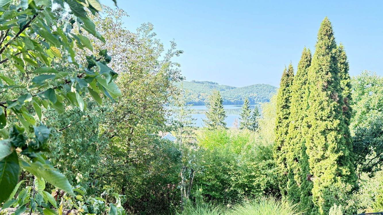 MAĎARSKO - JAZERO RAKACA - 4 IZBOVÁ CHATA, TERASA, VÍRIVKA.